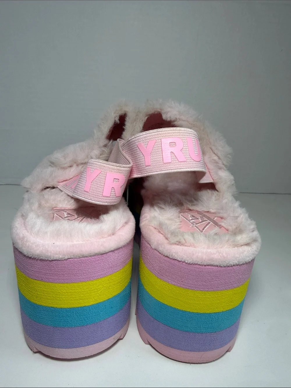 YRU QOZII PASTEL FAUX FUR PLATFORM SLIDES Size 8